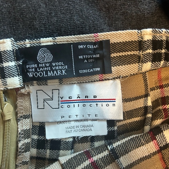 Chic Wool Plaid A-Line Skirt in Tan and Black - Picture 3 of 4